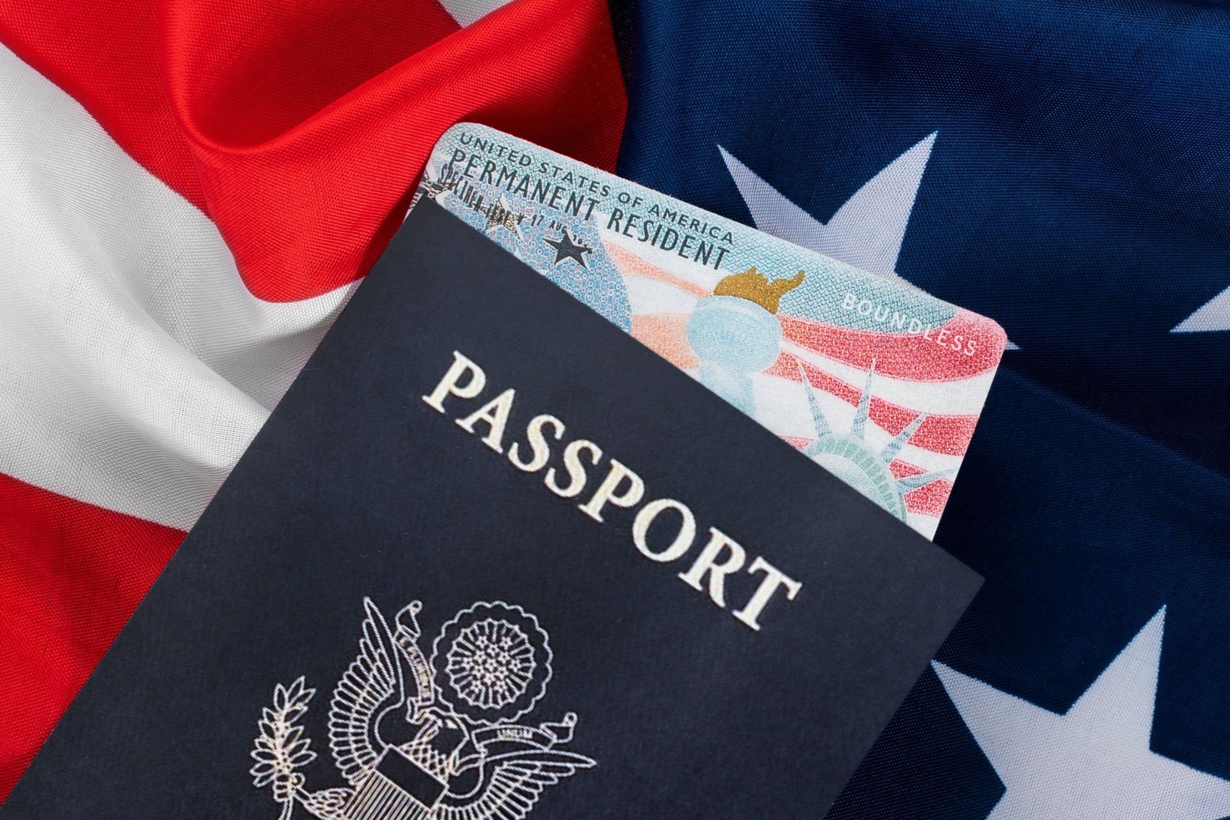 Muchos latinos tienen miedo de que su green card se venza justo antes de volver a Estados Unidos tras visitar a sus familiares en su país de origen (Foto: Freepik)