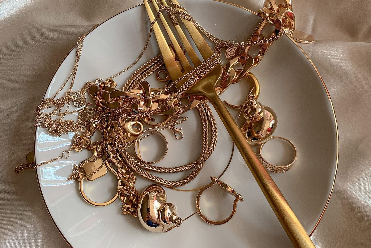 Si quieres utilizar tus joyas de oro y no sabes cómo limpiarlas, estos trucos te ayudarán. (Foto: Pexels)