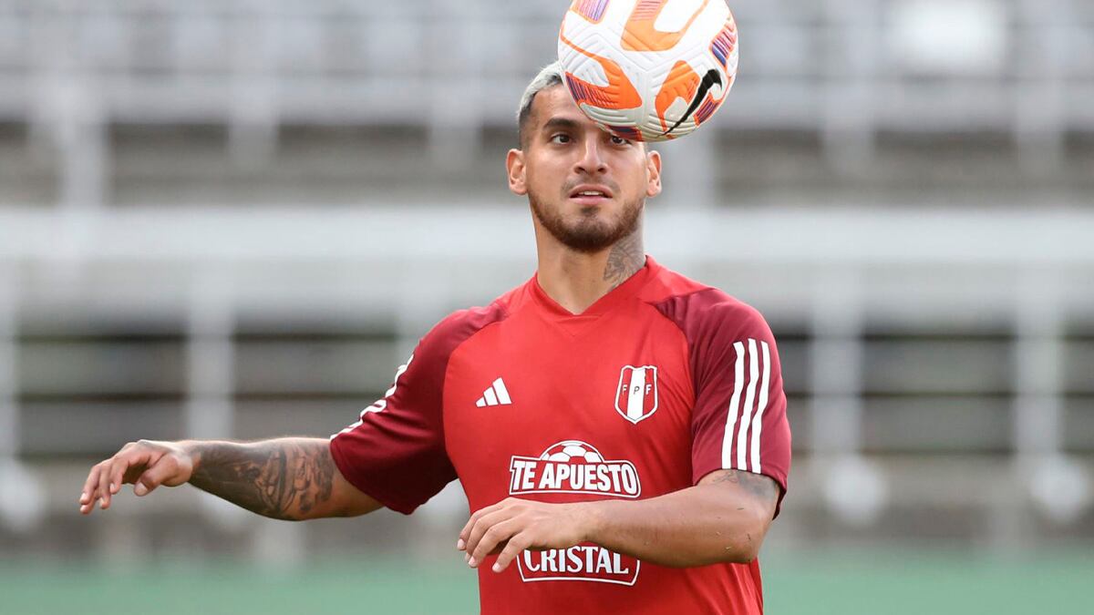 Así fue el blooper que protagonizó Miguel Trauco en la práctica de la selección peruana y que generó críticas en redes sociales: “¿Así pensamos ganarle a Chile? | Foto: Andina