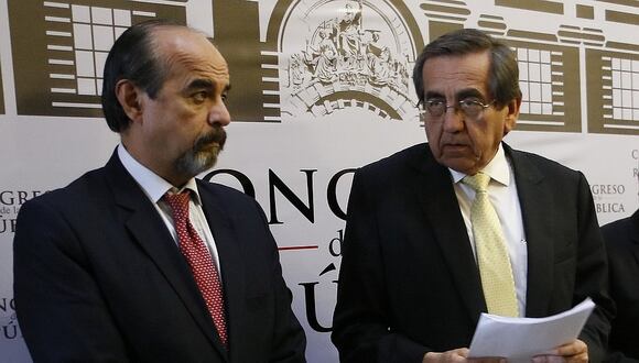 ​Mauricio Mulder y Jorge del Castillo brindaron una conferencia de prensa a raíz de una investigación por lavado de activos contra excongresistas del Apra. (Foto: Archivo El Comercio)