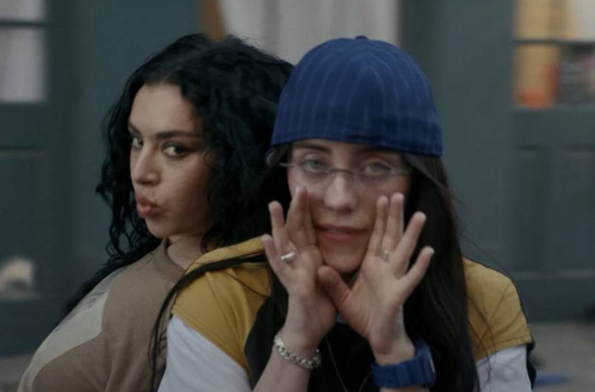 Charlie XCX se alía con Billie Eilish para el estreno de un nuevo remix. (Foto: Captura de video)