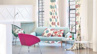 Detalle floral: Añade una cuota de frescura y color con tapices