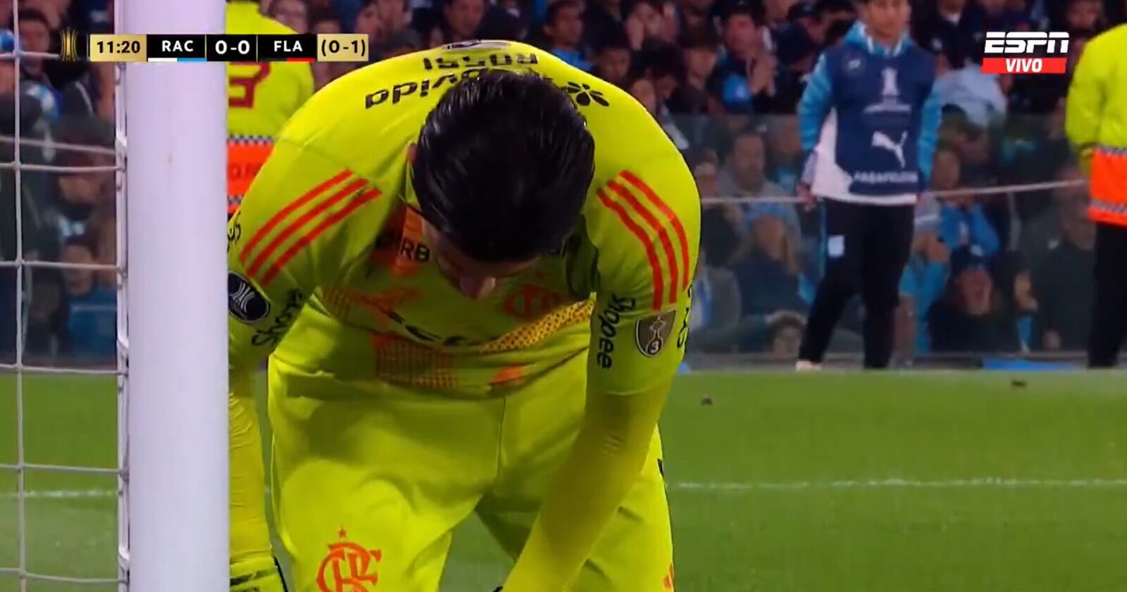 Rossi y Cambeses salvan sus arcos: Racing y Flamengo casi anotan en los primeros 15′ | VIDEO