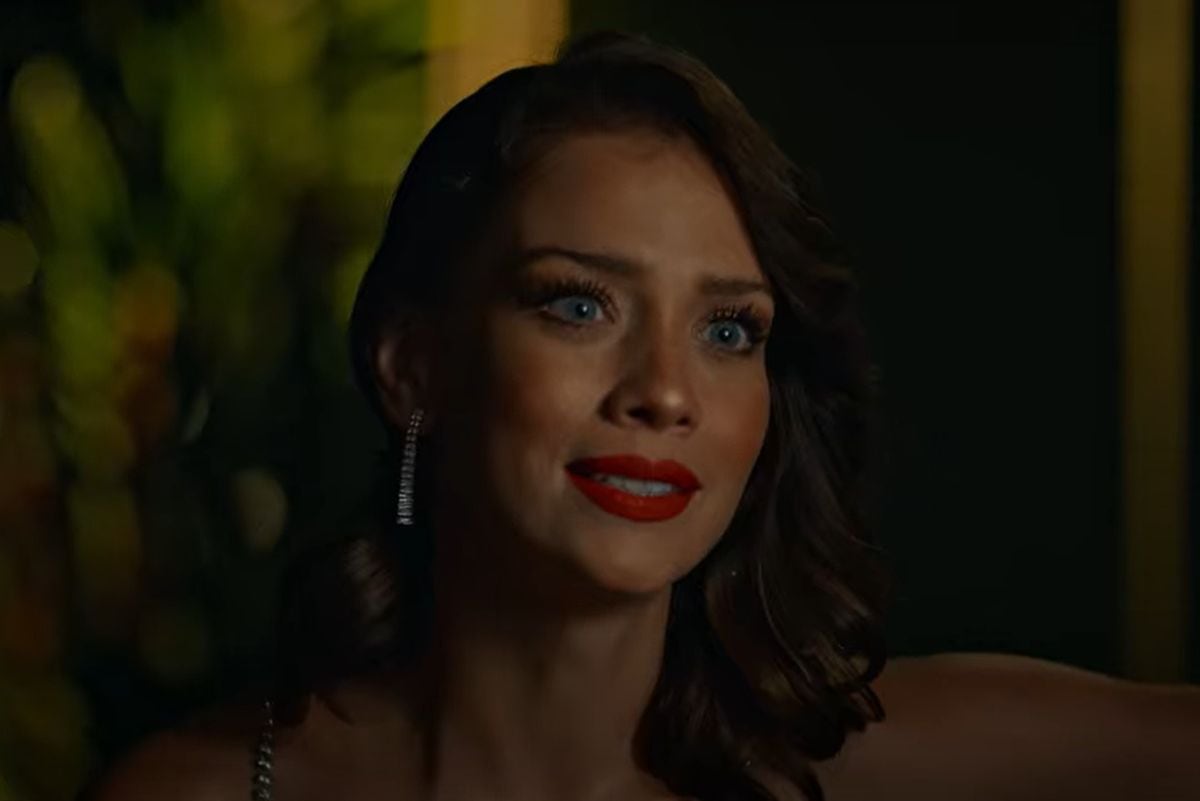 Camila conoce a su príncipe azul a través de una aplicación de citas. Tras un idílico romance, planea darle una sorpresa, pero termina atrapada en un paraíso de mentiras (Foto: Netflix)