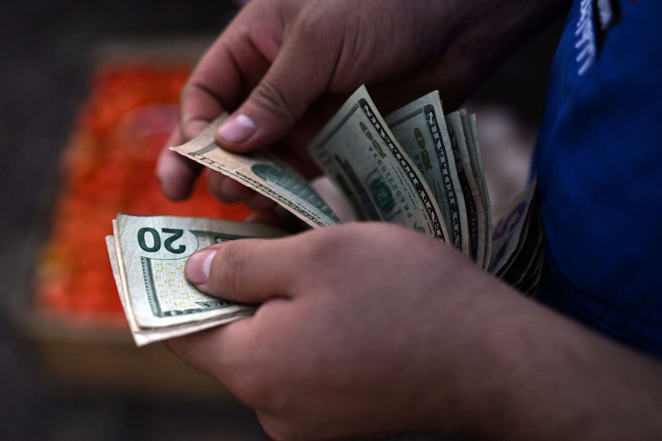 Los estados elevan los salario debido al alto costo de vida (Foto: AFP)