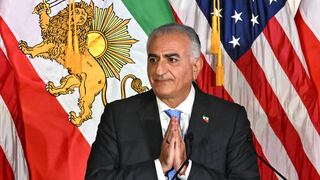 Quién es Reza Pahlavi, el príncipe heredero del sha de Persia que dice estar listo para gobernar Irán