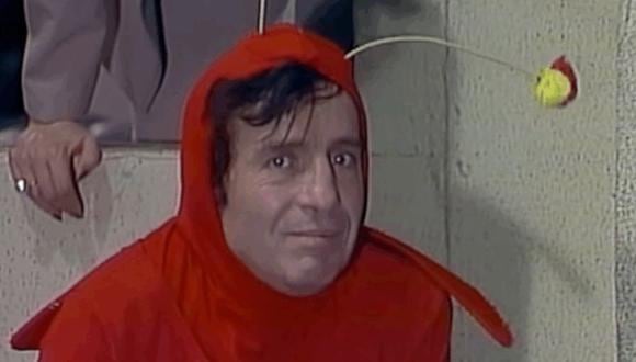 El Chapulín es torpe, miedoso y no posee superpoderes, aunque sí varios artefactos de apoyo como el chipote chillón, la chicharra paralizadora o las pastillas de chiquitolina. (Foto: Televisa)