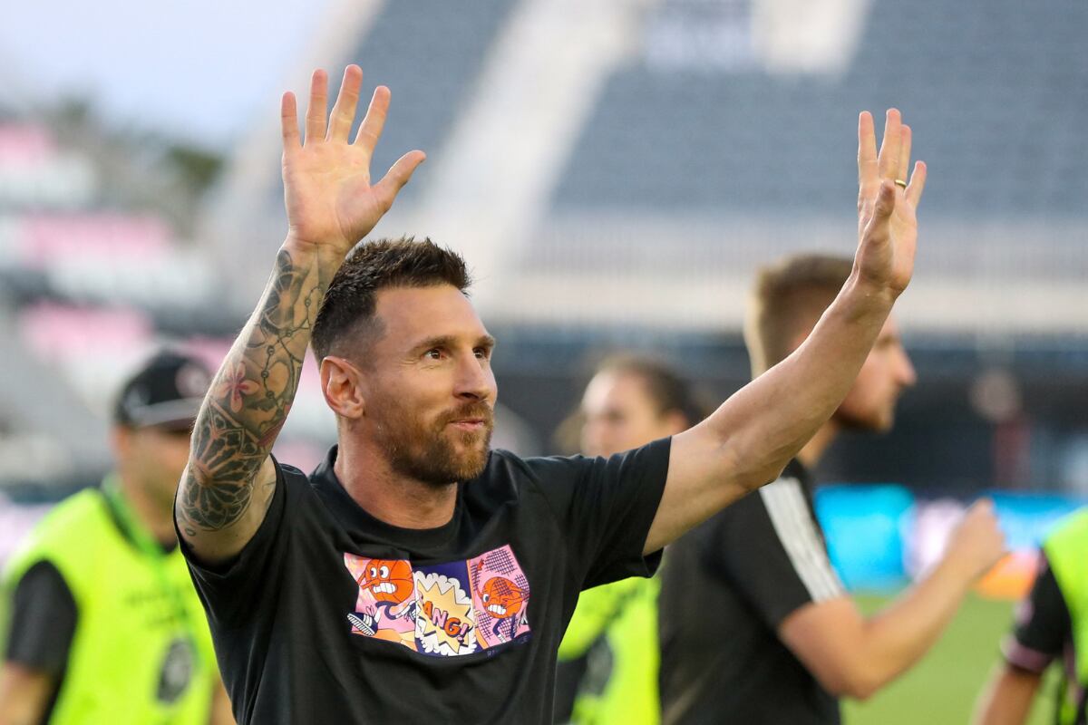 Lionel Messi saludó a una familia en medio del tráfico de Miami y usuarios resaltaron su humildad. (Foto: Chris ARJOON / AFP).