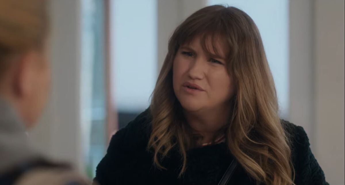 Jillian Bell como Kate en "Algo embarazada" (Foto: Happy Madison Productions / Something Happy Productions )