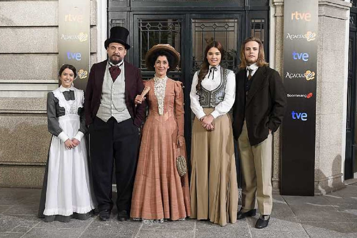 Los actores de "Acacias 38", durante la presentación de la primera temporada de la serie (Foto: RTVE)