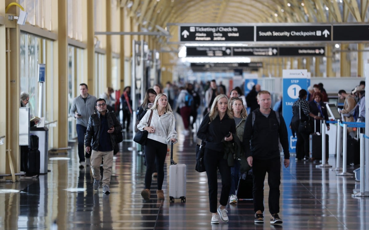 ¿Cuándo comprar vuelos para Thanksgiving y Navidad? Estas son las fechas para conseguir mejores precios