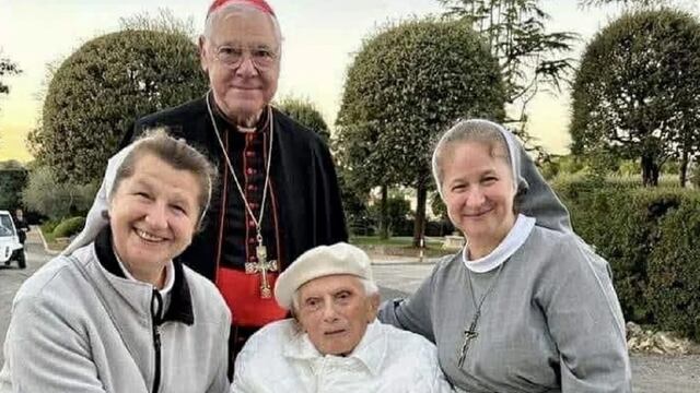 Las últimas fotos de Benedicto XVI antes de su muerte: lucía delgado y demacrado