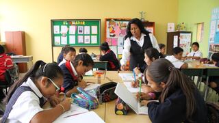 De licenciatura a evaluaciones: los requisitos para ser docente público en Latinoamérica