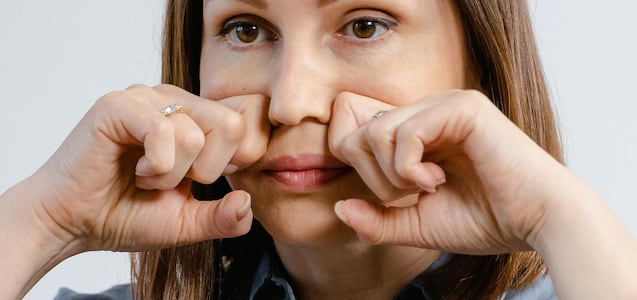 Helena Sir, cosmetóloga: le dirás adiós a las arrugas con estos ejercicios de gimnasia facial