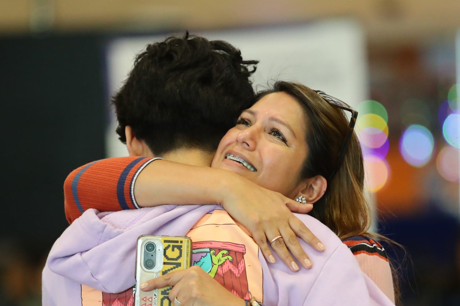 Una imagen conmovedora. Fue el común denominador de los recibimientos en el aeropuerto Jorge Chávez. (Foto: Jesús Saucedo/@photo.gec)