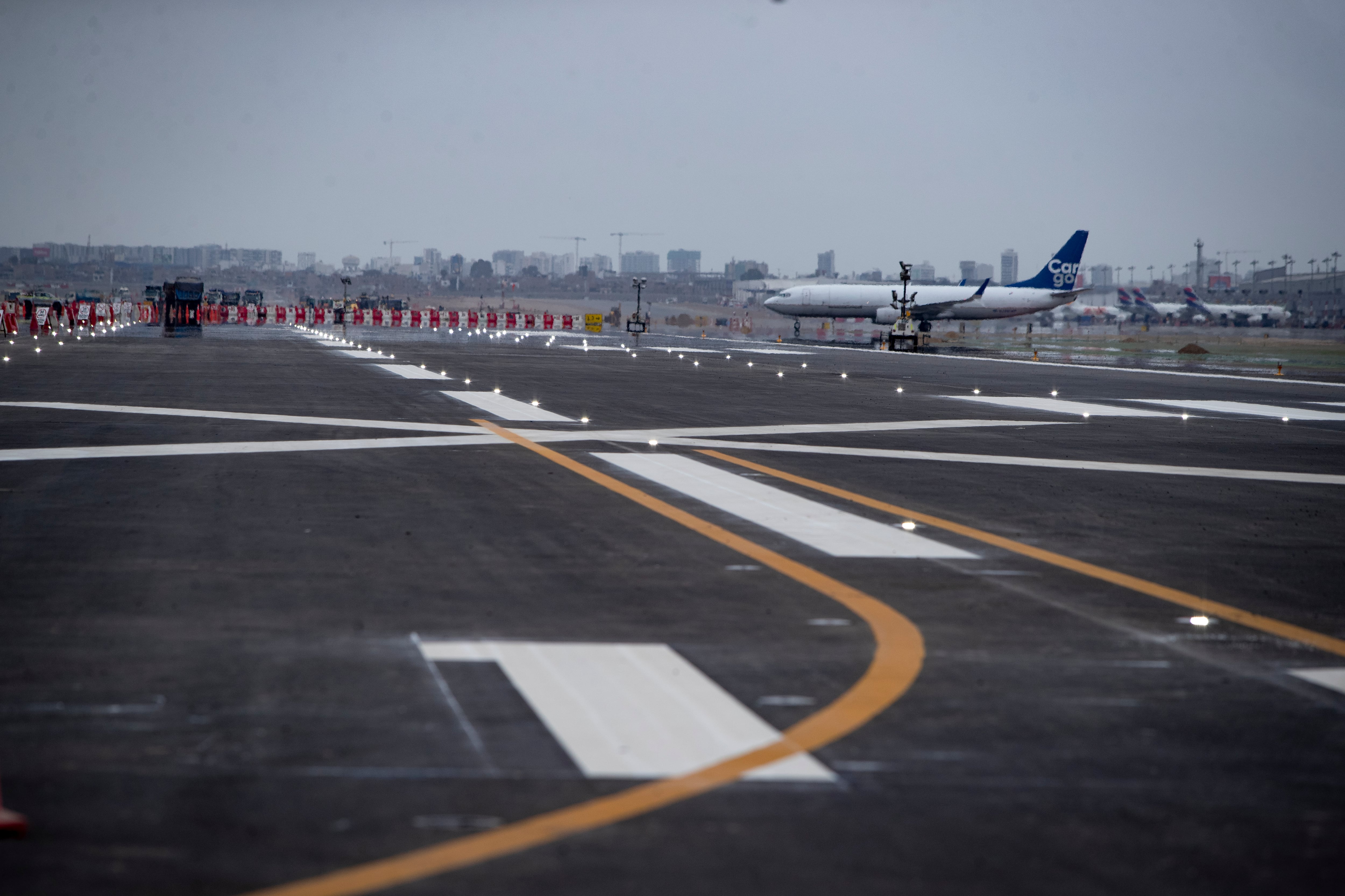 Más de 350 vuelos programados fueron afectados, una cifra que podía elevarse mientras se acerque el pico de viajes por la temporada navideña. Foto: Hugo Pérez (@photo.gec).