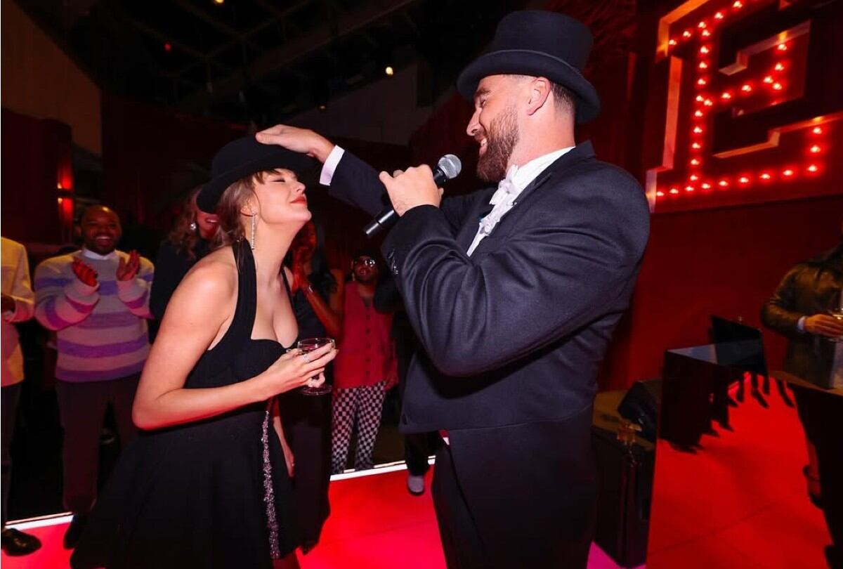 Taylor Swift y Travis Kelce en la fiesta temática de Eras Tour. (Foto: Instagram @ashavignone)