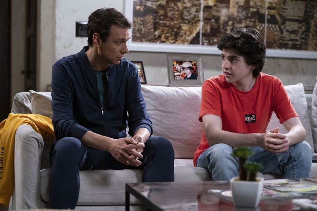 Daniel LaRusso junto a su hijo Anthony en la cuarta temporada de "Cobra Kai" (Foto: Netflix)