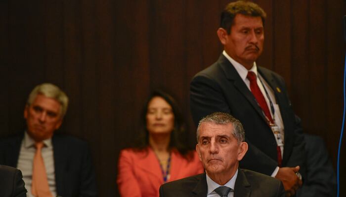 Exministros cuestionan a Torres por su administración