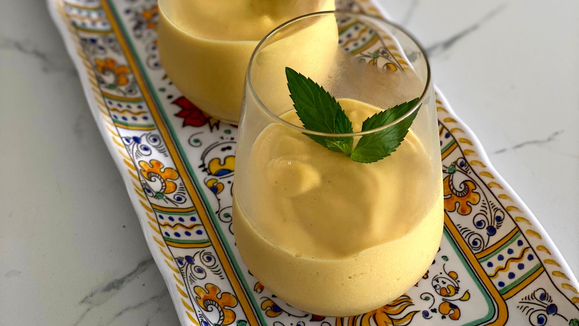 Mouse de maracuyá, una receta de La Gastronauta.