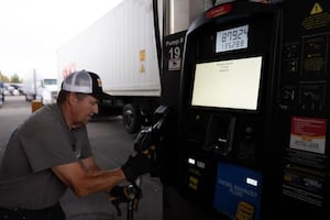 ¿Por qué la gasolina en Estados Unidos cuesta 52% más que antes de la guerra con Irán?
