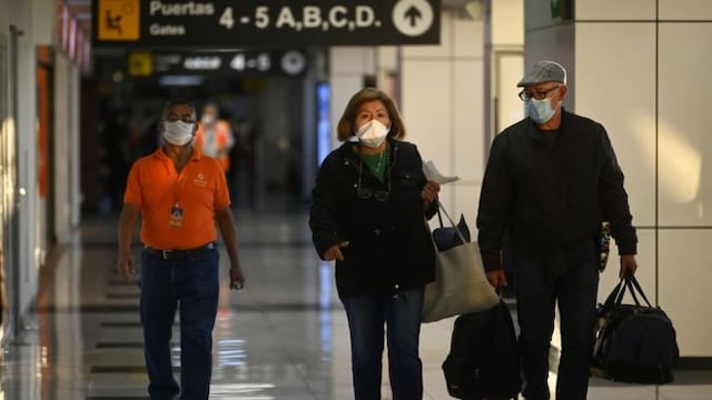 La tensión entre El Salvador y México por un vuelo con supuestos contagiados de coronavirus