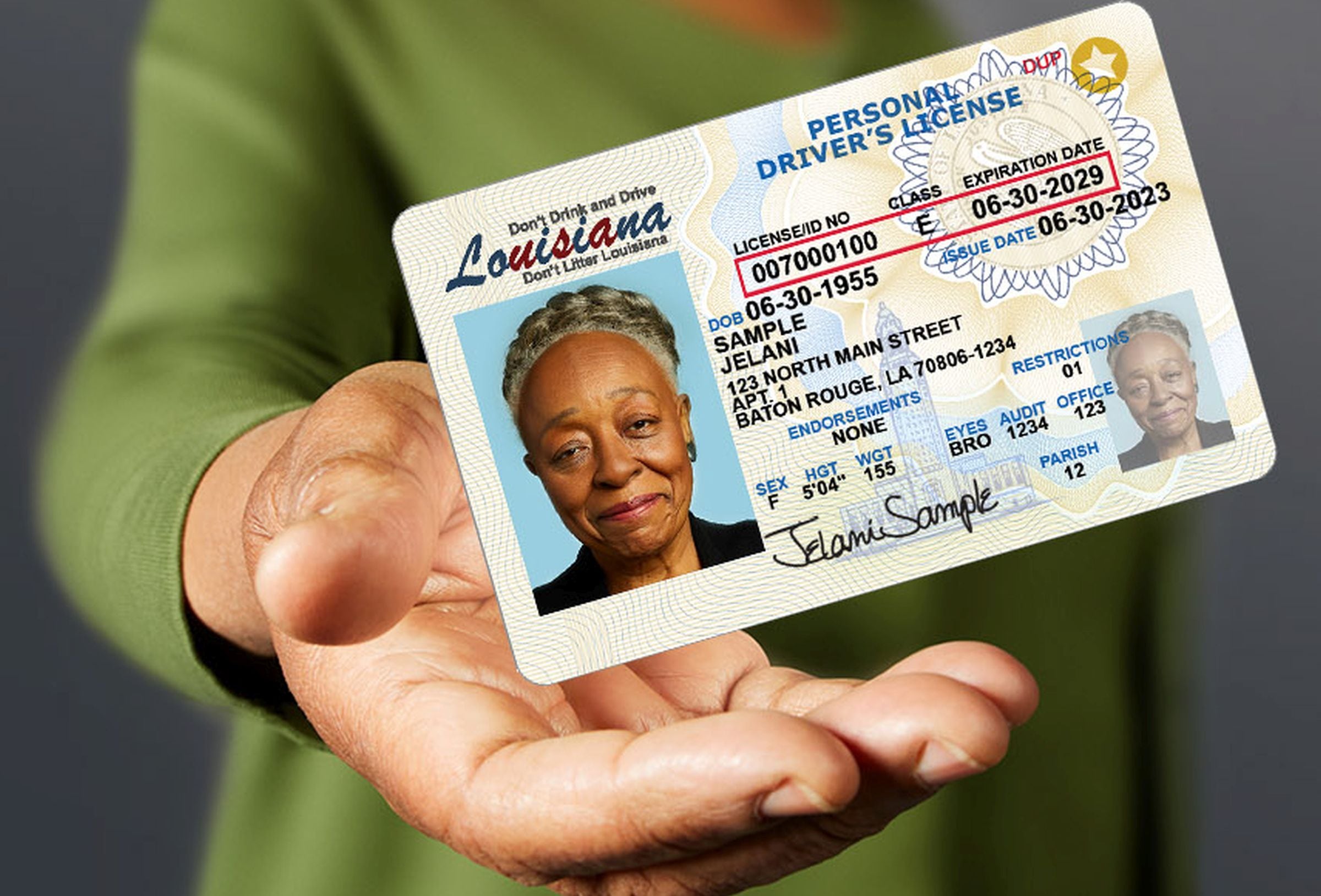 La nueva regla es que debes presentar tu REAL ID para viajes aéreos y acceso a instalaciones federales en EE.UU. (Crédito: U.S. Department of Homeland Security / Imagen referencial no válida legalmente, solo usada con fines educativos)