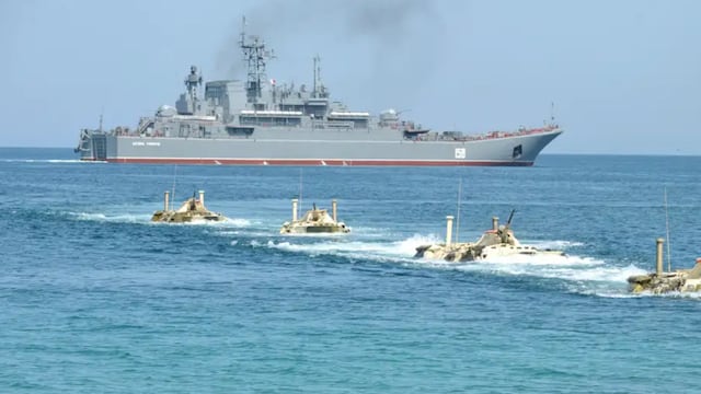 Ucrania afirma que “destruyó” un buque de guerra ruso frente a Crimea