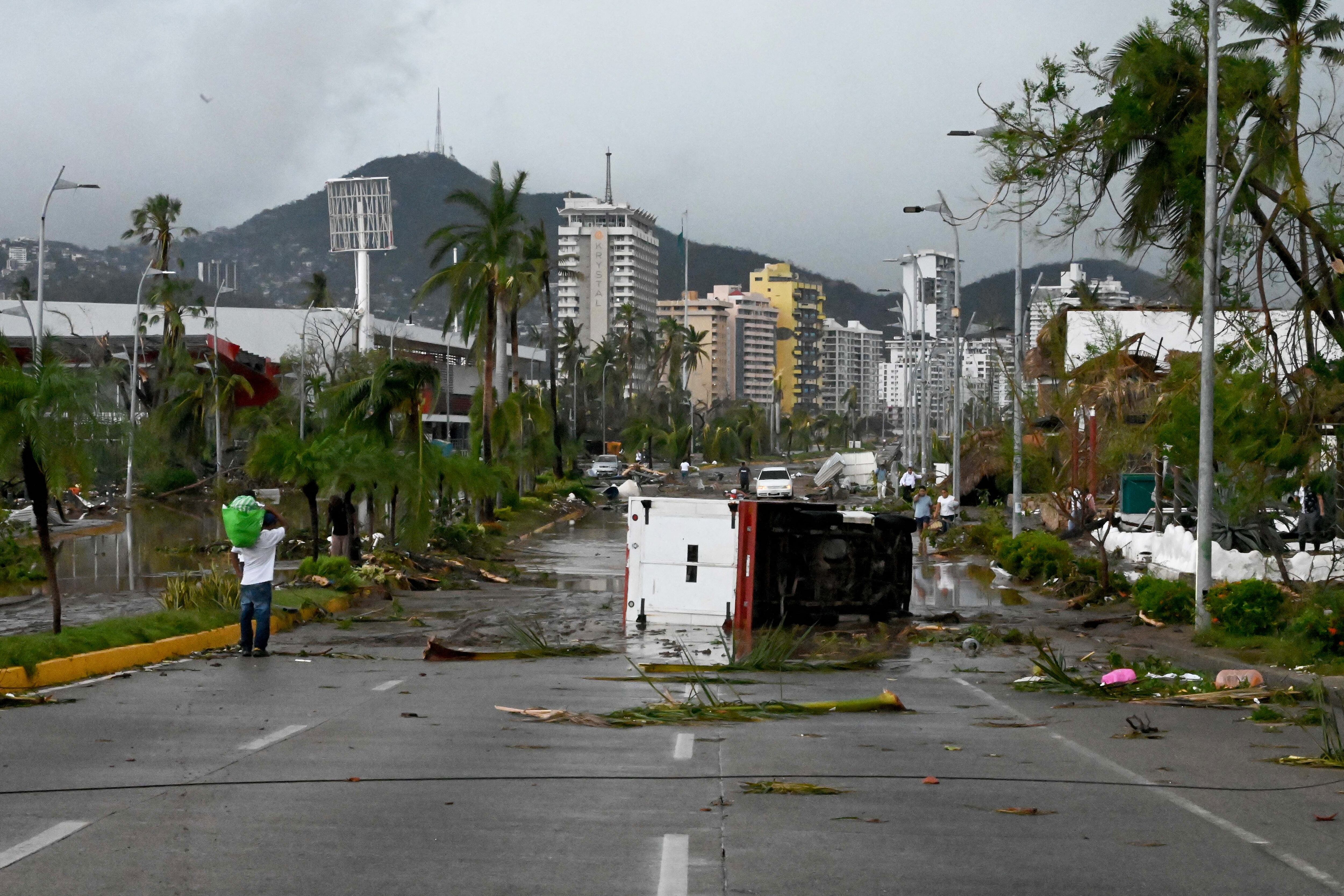 Los daños causados ​​tras el paso del huracán Otis en Acapulco, Estado de Guerrero, México, el 25 de octubre de 2023. (Foto de FRANCISCO ROBLES/AFP).