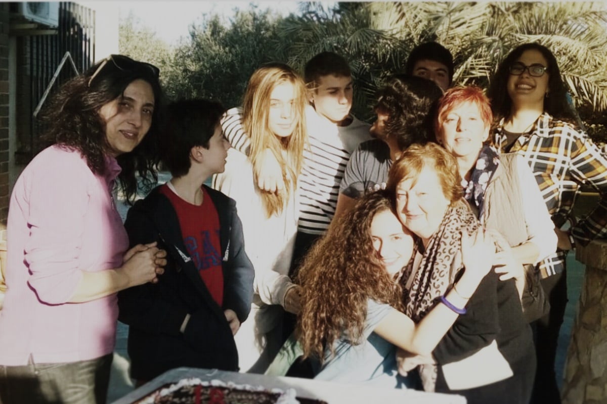 Patricia Aguilar con su familia en el día de su cumpleaños 18.