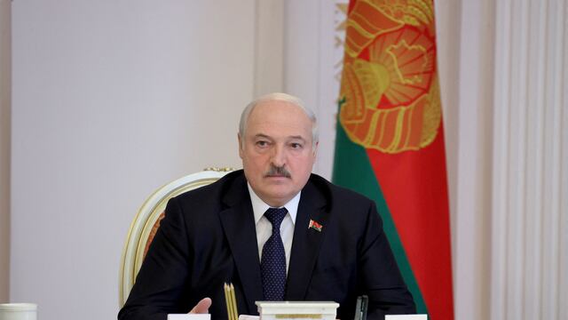 Lukashenko insta a Ucrania a negociar con Rusia o será totalmente destruida