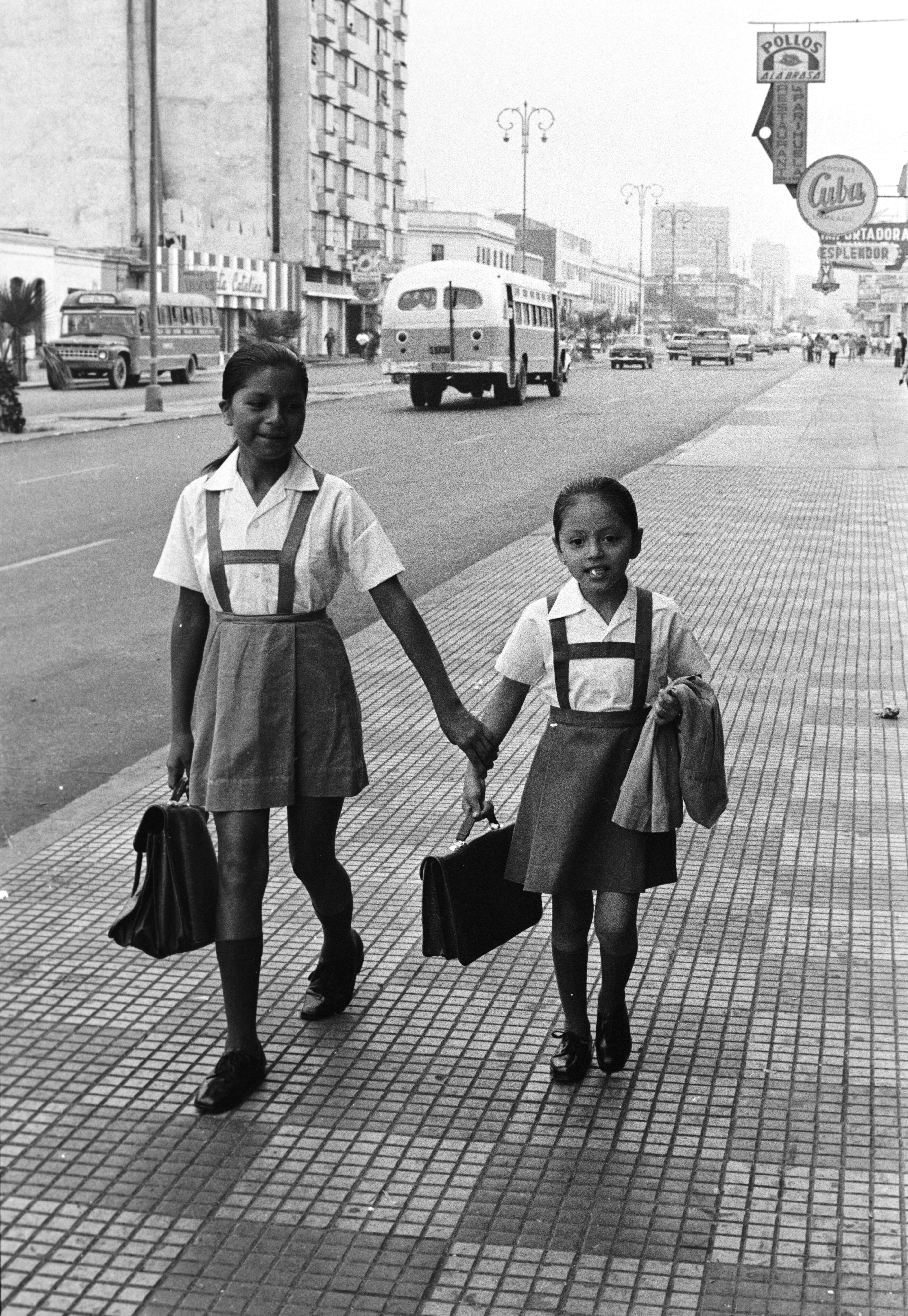Recordamos la historia del uniforme escolar. 