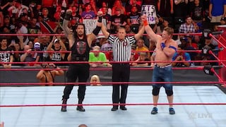 WWE: John Cena apareció en Raw e hizo equipo con Roman Reigns