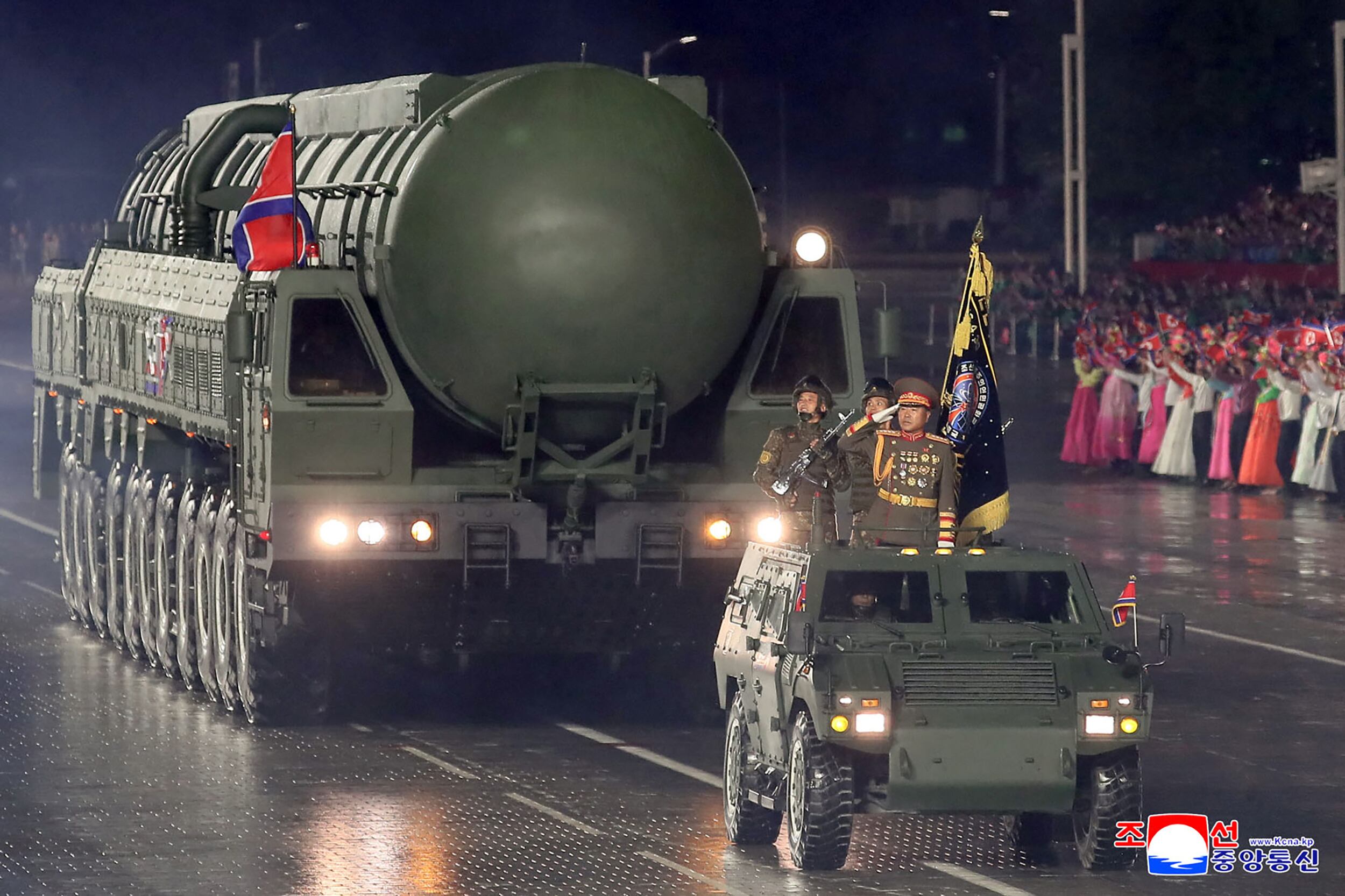El Hwasong-20, un nuevo misil balístico intercontinental (ICBM) de Corea del Norte presesntado durante el desfile militar para celebrar el 80 aniversario de la fundación del Partido de los Trabajadores. (Foto de KCNA VÍA KNS / AFP).