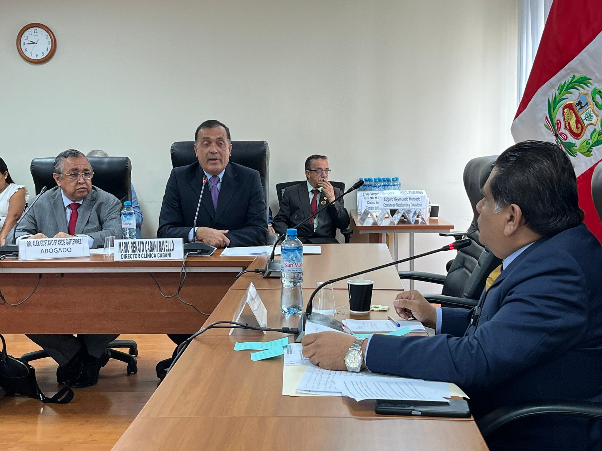 El cirujano plástico, Médico Cabani, se presentó este 11 de abril, ante la Comisión de Fiscalización por la cirugía de Dina Boluarte.