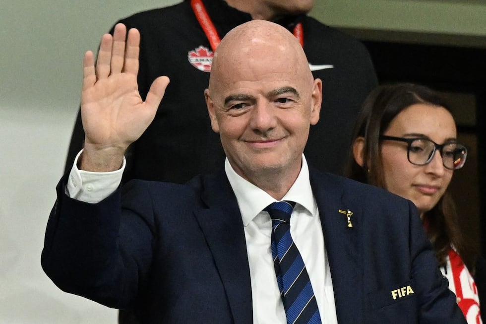 El presidente de la FIFA le mandó un afectuoso saludo al club ‘crema’ en el marco de los festejos por los cien años de vida institucional. (Photo by WILLIAM WEST / AFP)