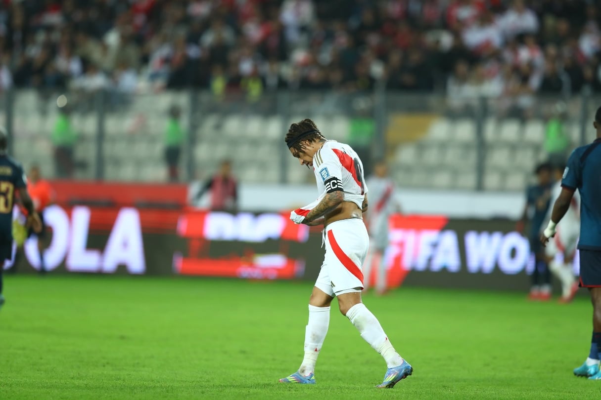 Paolo Guerrero lamentando el empate sin goles con Ecuador en el estadio Nacional. (FOTO: GEC).