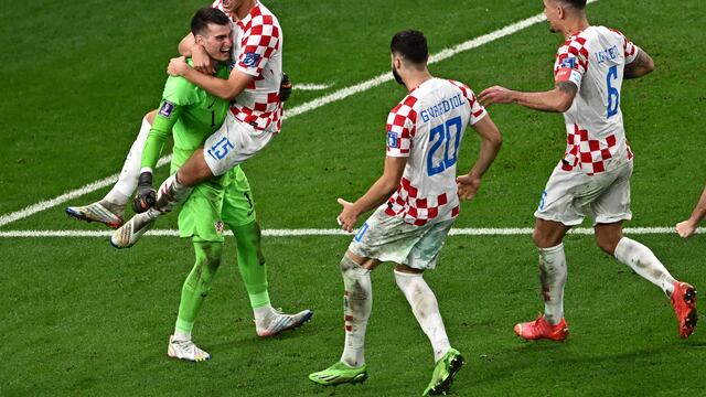 Croacia vence a Japón por penales y espera rival en cuartos de final