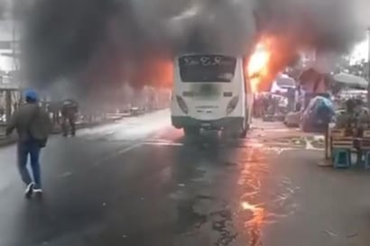 Bus de transporte se incendia cerca a estación Caquetá del Metropolitano