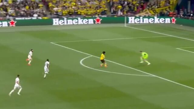 Pudo ser el primero: Adeyemi falla en un mano a mano contra Courtois en la final de la Champions League | VIDEO