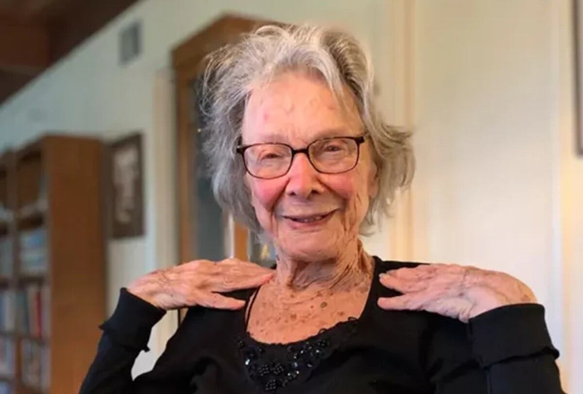 Jayne Huston sobrevivió, pero perdió su hogar y tuvo que dejar atrás toda la historia de su vida. (GoFundMe)