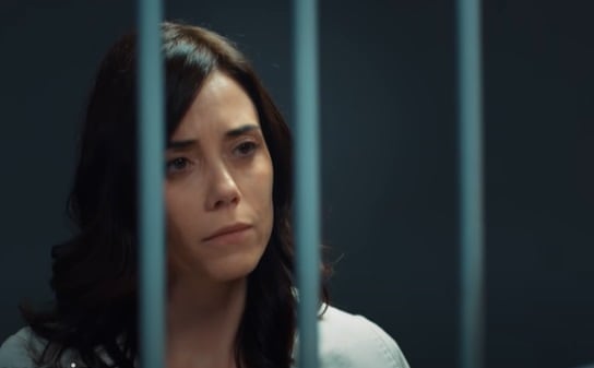 La actriz turca Candu Dere interpreta a la doctora Asya en la telenovela "Infiel" (Foto: Med Yapim)