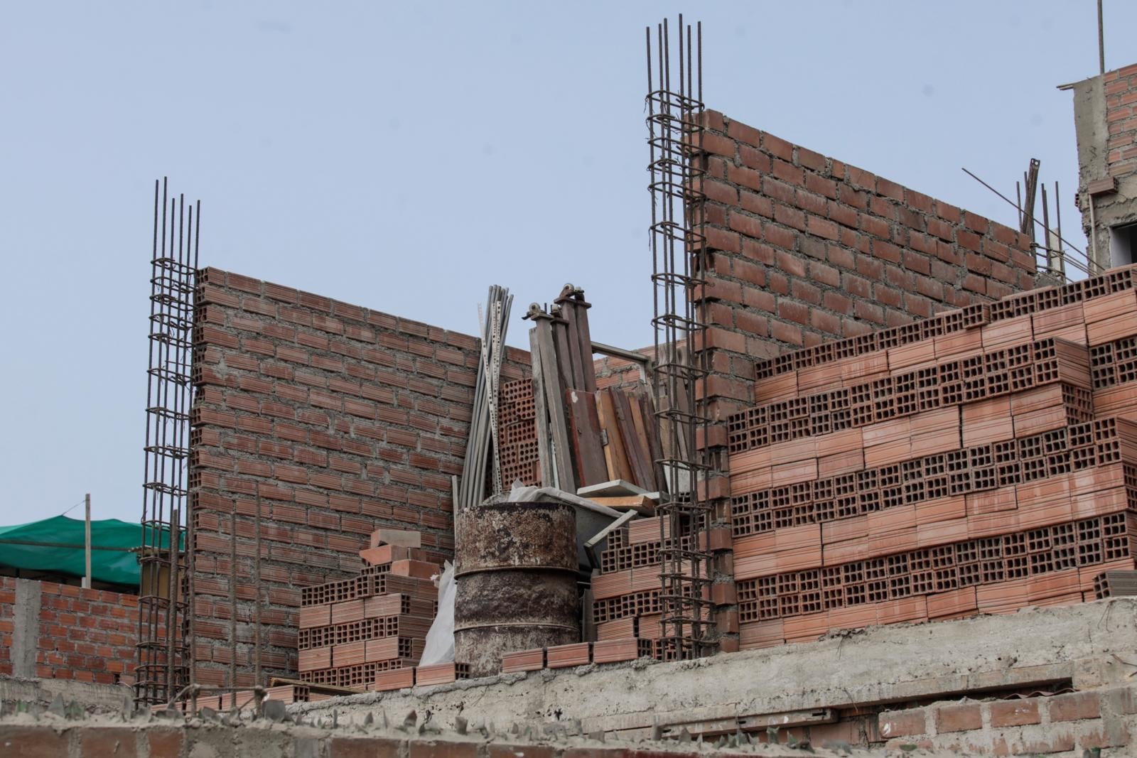 Mal uso de materiales y suelos no compactos hacen de las casas bombas de tiempo ante terremotos.