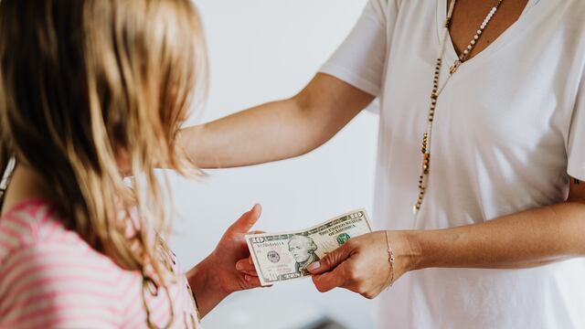 Finanzas para niños: ¿por qué es importante hablarles de dinero desde temprana edad?