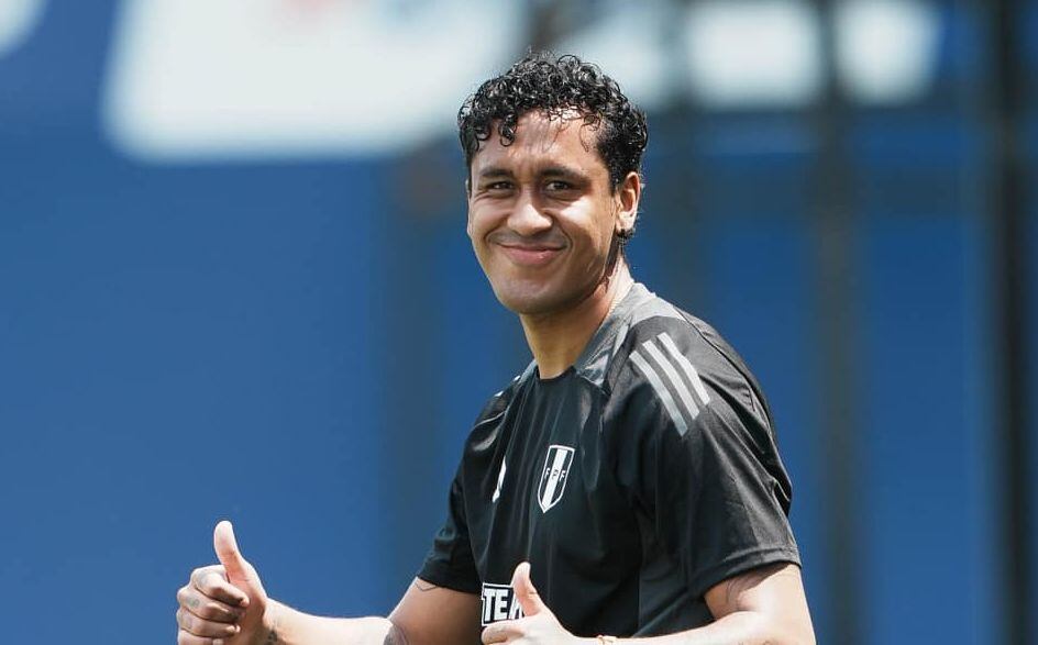 El futbolista de 29 años destacó el buen momento de los defensores convocados y considera que tienen la capacidad de alinear de titulares ante Bolivia.