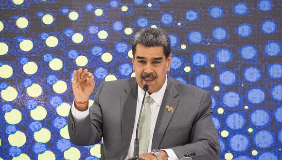 El presidente de Venezuela, Nicolás Maduro, habla durante un acto en el Consejo Nacional Electoral (CNE), en Caracas, Venezuela, el 4 de diciembre de 2023. (Foto de Rayner Peña R. / EFE)
