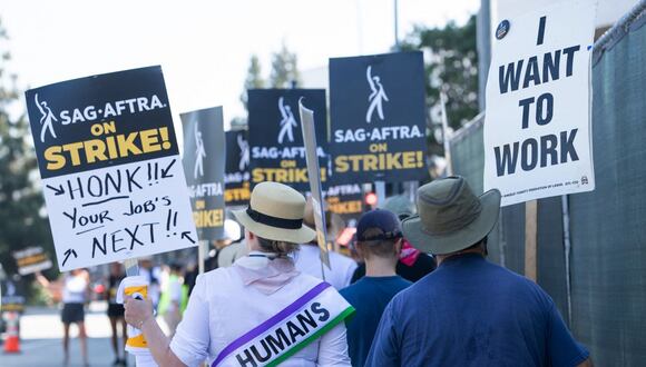 El WGA y la AMPTP llegaron a un principio de acuerdo para la creación de un nuevo convenio colectivo que pondría fin a la huelga. (Foto: VALERIE MACON / AFP)