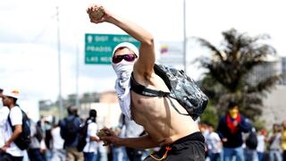 Policías y manifestantes chocaron al cierre de Toma de Caracas