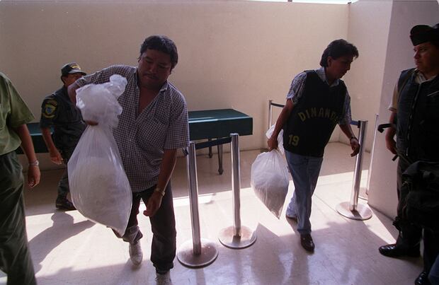 Los intentos de pase de drogas por el aeropuerto Jorge Chávez eran mayormente detectados a tiempo. El decomiso era una noticia constante. (Foto: Archivo Histórico de El Comercio)