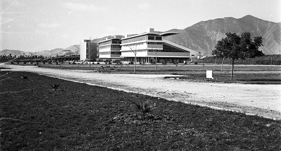 Recorrido por el Jockey Club del Perú realizado el 8 de diciembre de 1960. En la imagen, se aprecia el Hipódromo de Monterrico. (Foto: GEC Archivo Histórico)